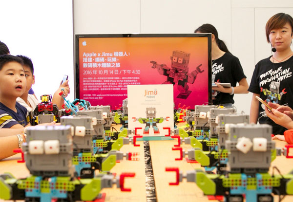 使用思為無線定制無線模塊的Jimu機器人
